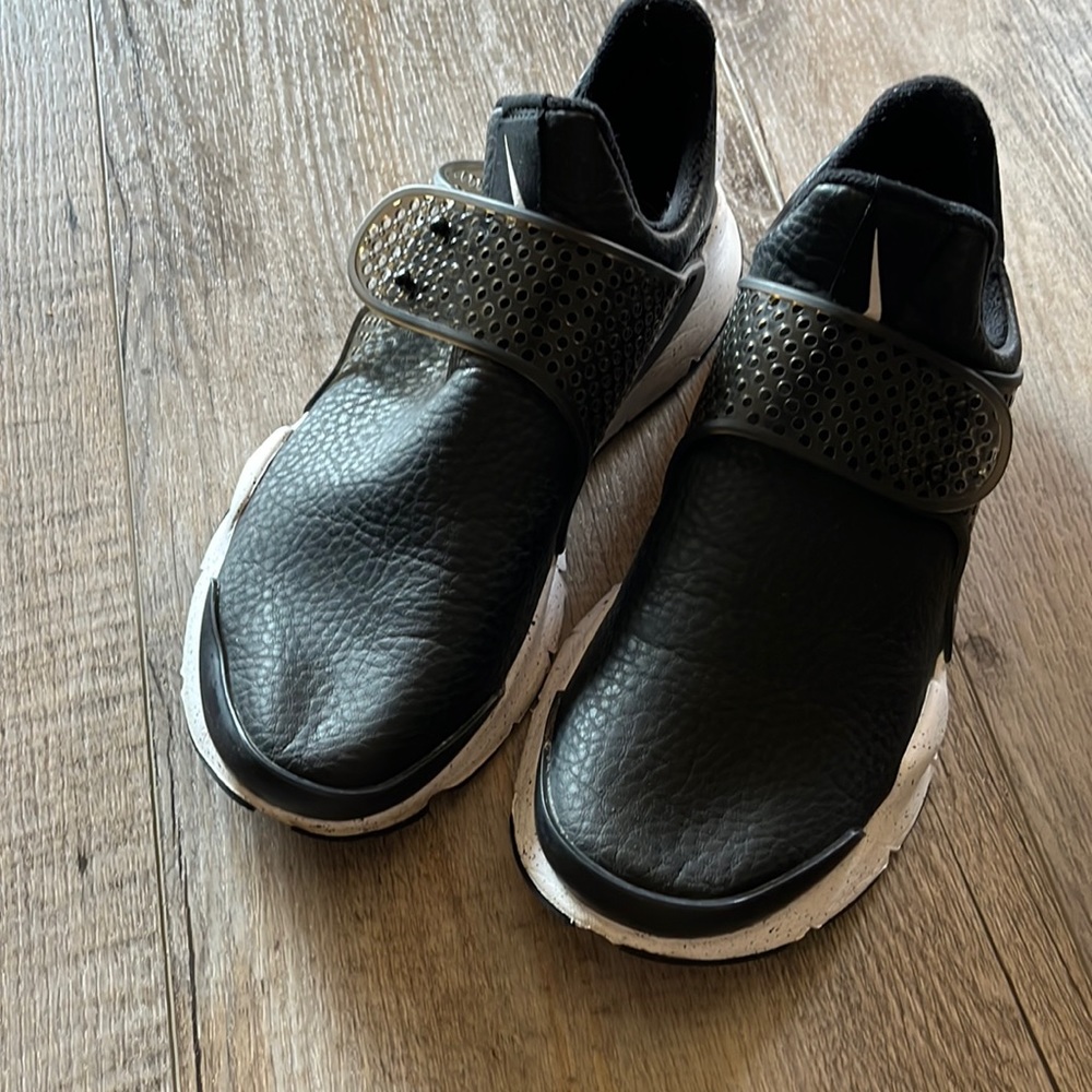 NIKE WMNS SOCK DART